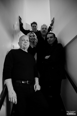 Comfortably-Numb-Backstage